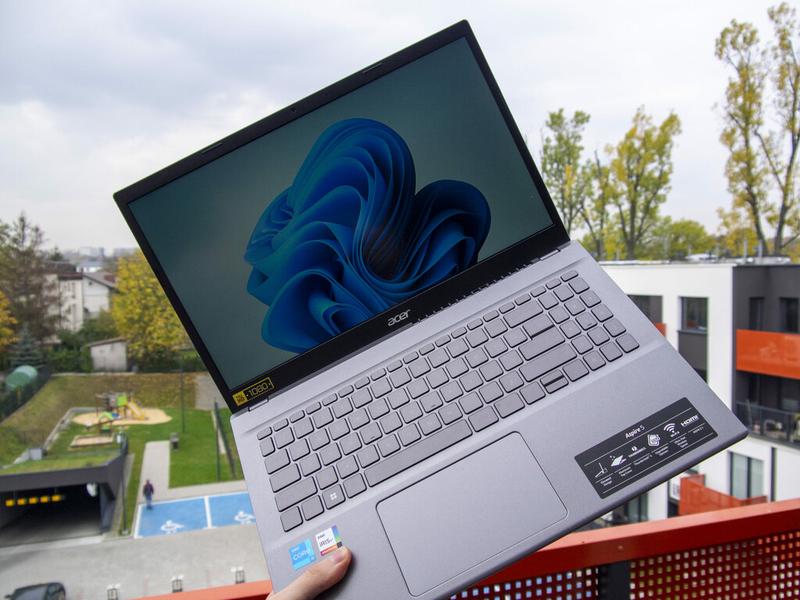 Praktyczny przewodnik: Jak rozebrać laptopa Acer krok po kroku