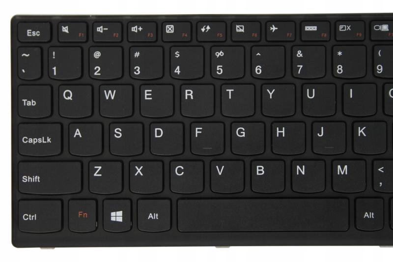 Przygotowanie do wymontowania klawiatury w laptopie