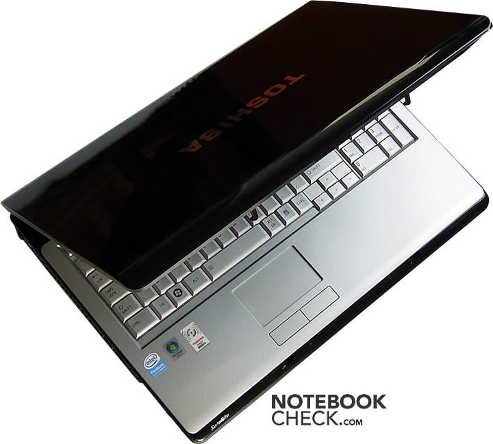 Przewodnik po demontażu laptopa Toshiba Satellite P200 – krok po kroku