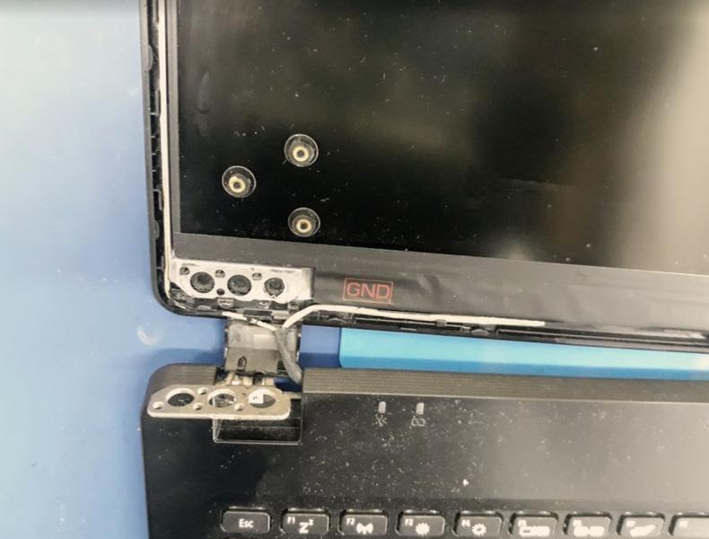 Jak otworzyć laptopa